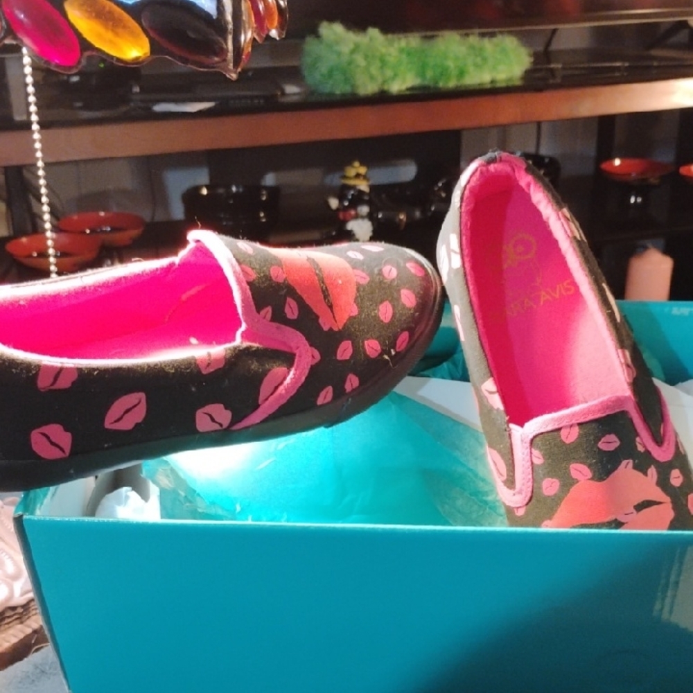 Trendy Pink and Black Women's Loafers